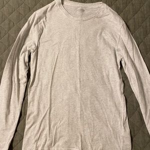 Men’s Old Navy long sleeve t-shirt.